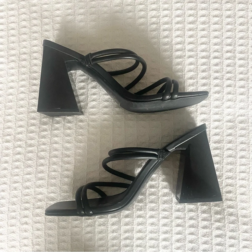 Abound Austyn Strappy sandal black size 8.5